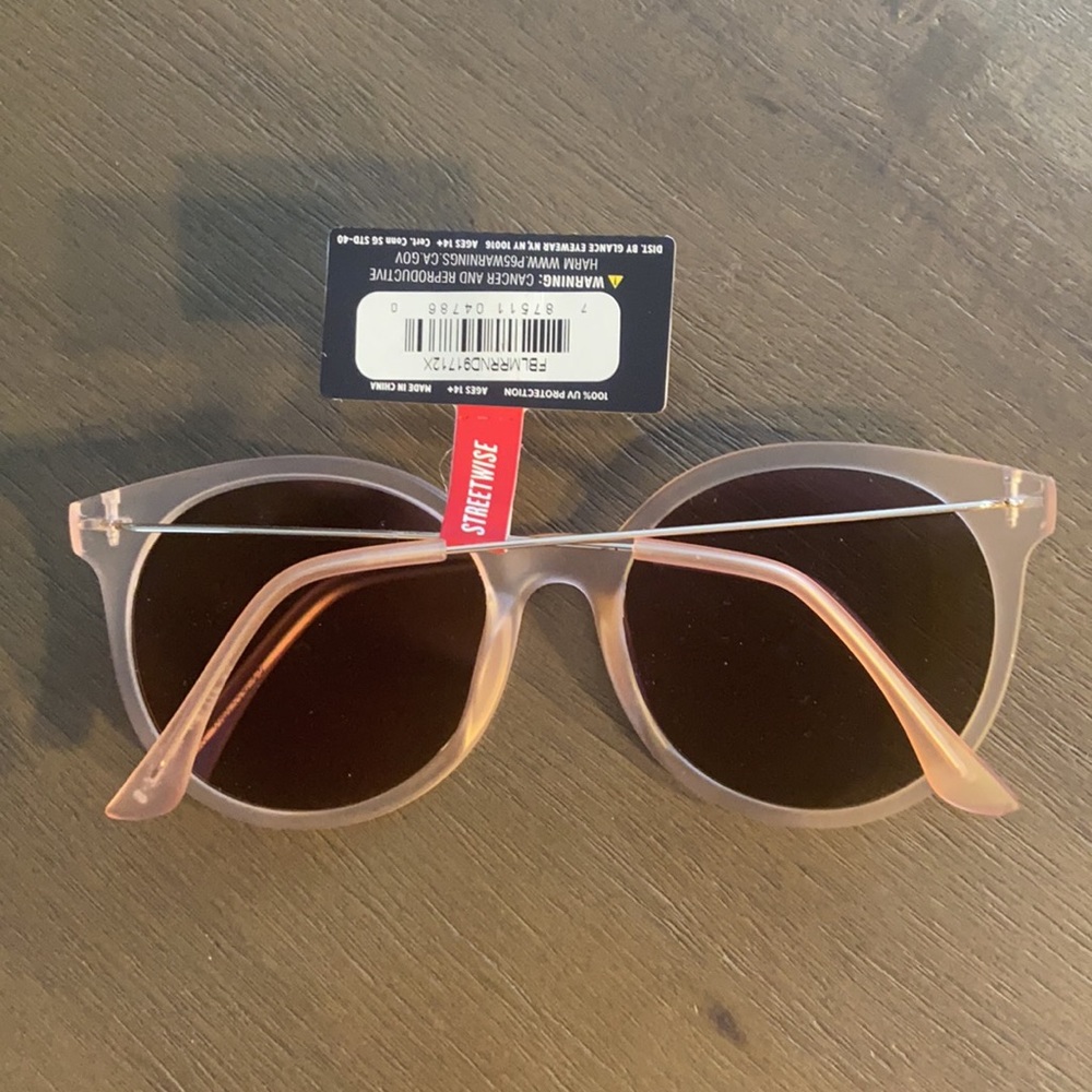 Sun glasses - Picture 3 of 3